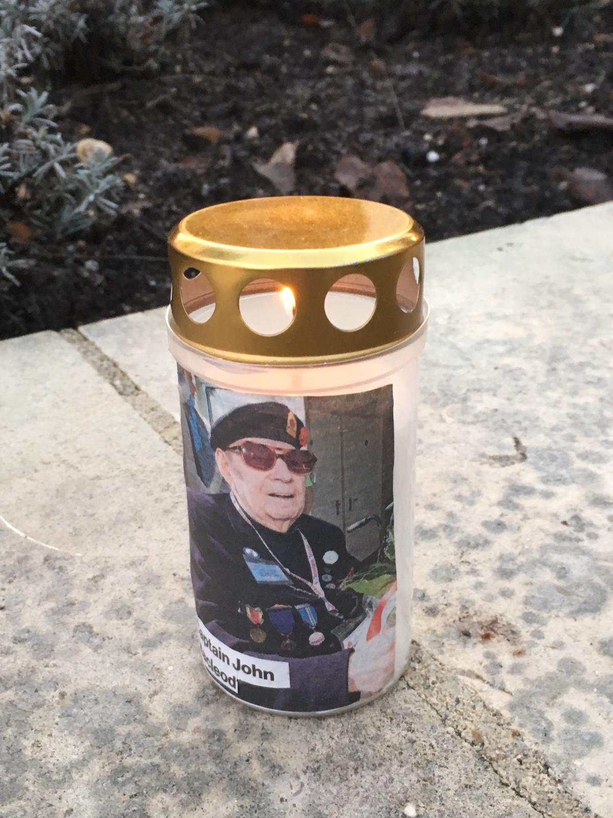 Herdenking Canadese Erebegraafplaats Holten (vrijwilligers De Kuip aanwezig)