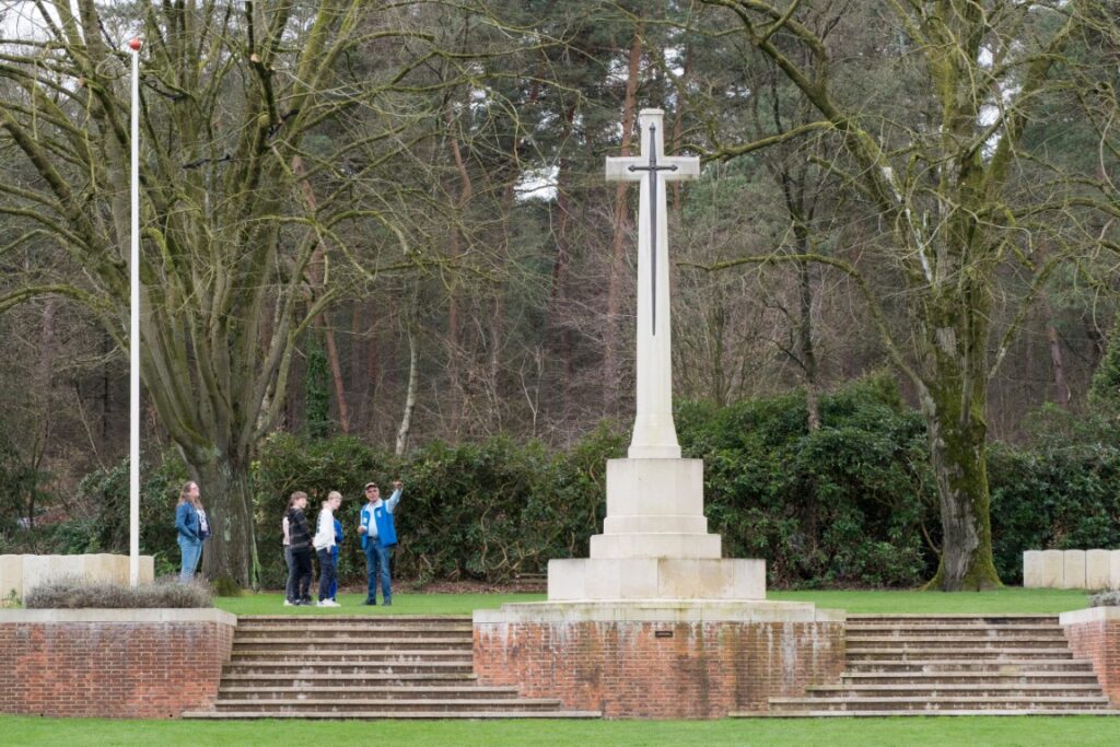 Bezoek Canadese Begraafplaats 2024 (Herdenking Colmschate Bevrijd) (1)