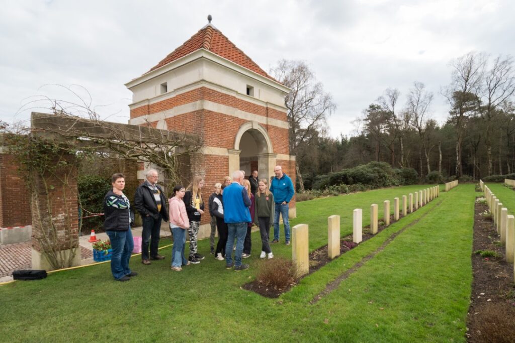 Bezoek Canadese Begraafplaats 2024 (Herdenking Colmschate Bevrijd) (14)
