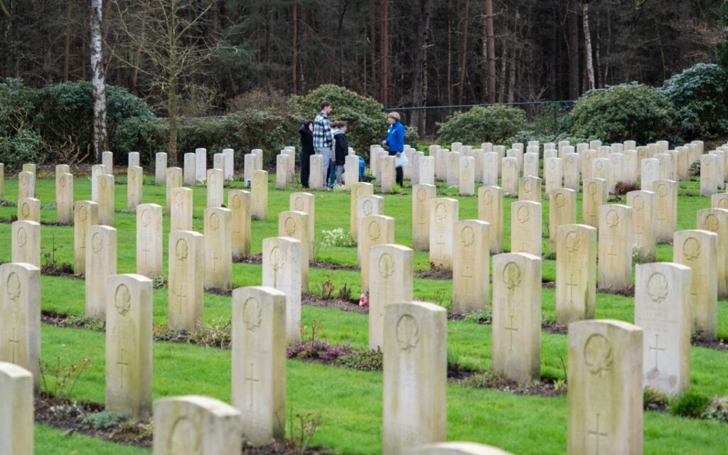 Bezoek Canadese Begraafplaats 2024 (Herdenking Colmschate Bevrijd) (25)