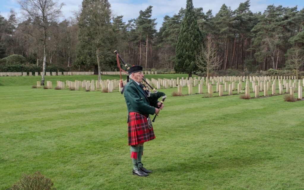 Bezoek Canadese Begraafplaats 2024 (Herdenking Colmschate Bevrijd) (27)