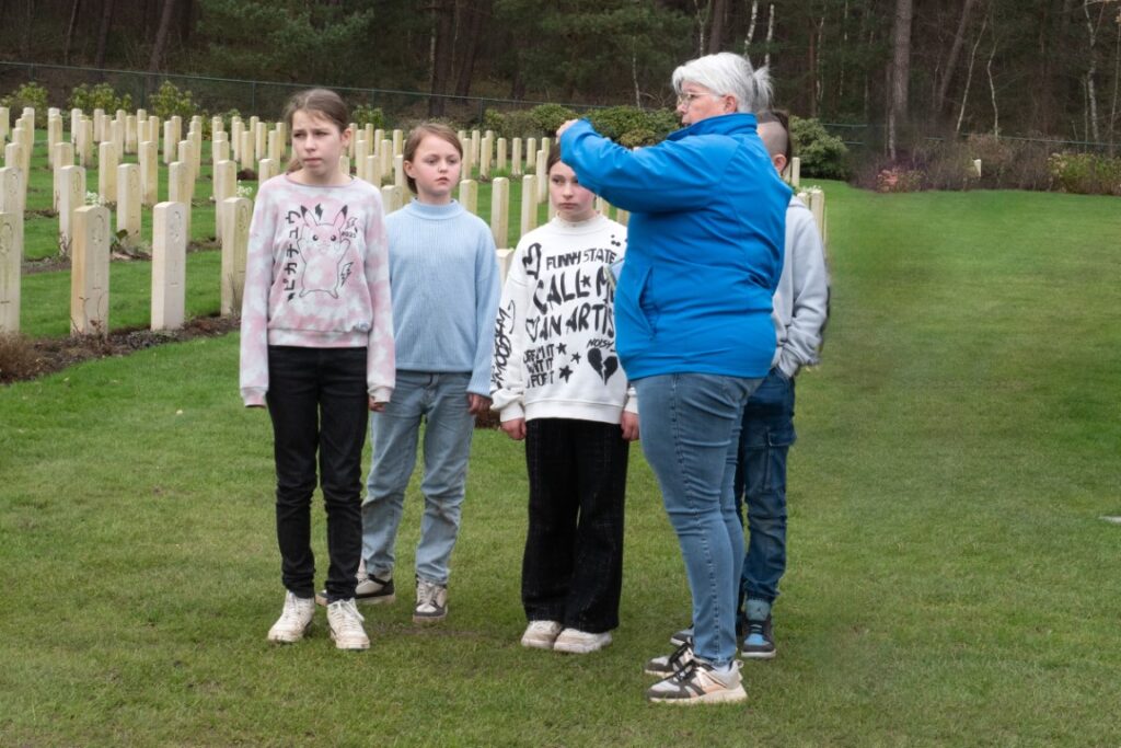 Bezoek Canadese Begraafplaats 2024 (Herdenking Colmschate Bevrijd) (38)