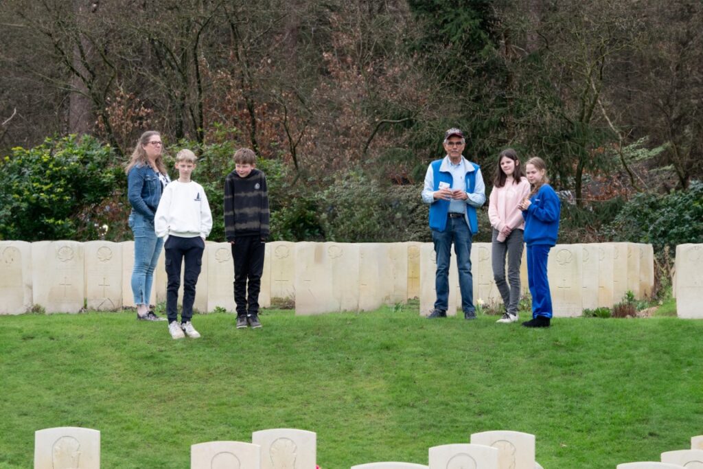 Bezoek Canadese Begraafplaats 2024 (Herdenking Colmschate Bevrijd) (39)